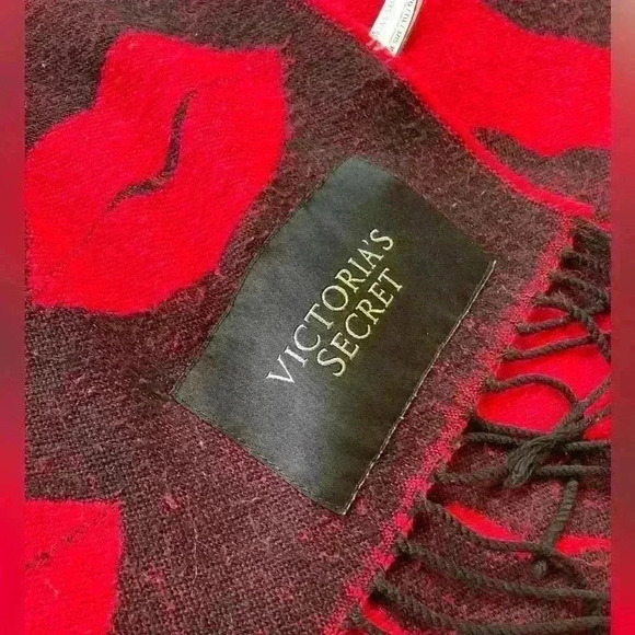 Victoria’s Secret Throw Blanket Red Black Lips with black fringe on ends - Picture 4 of 11
